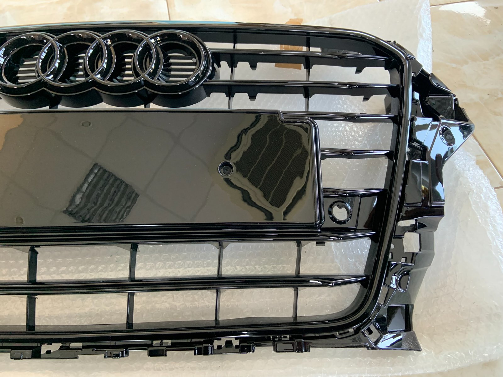 Audi A3 8V Centrinės grotelės