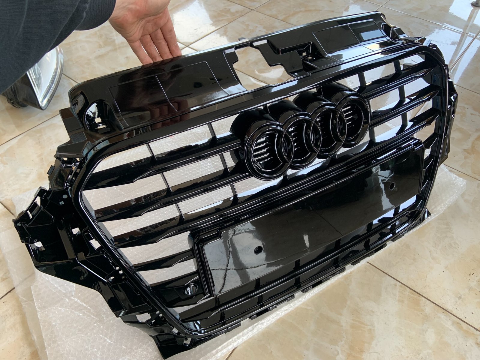 Audi A3 8V Centrinės grotelės
