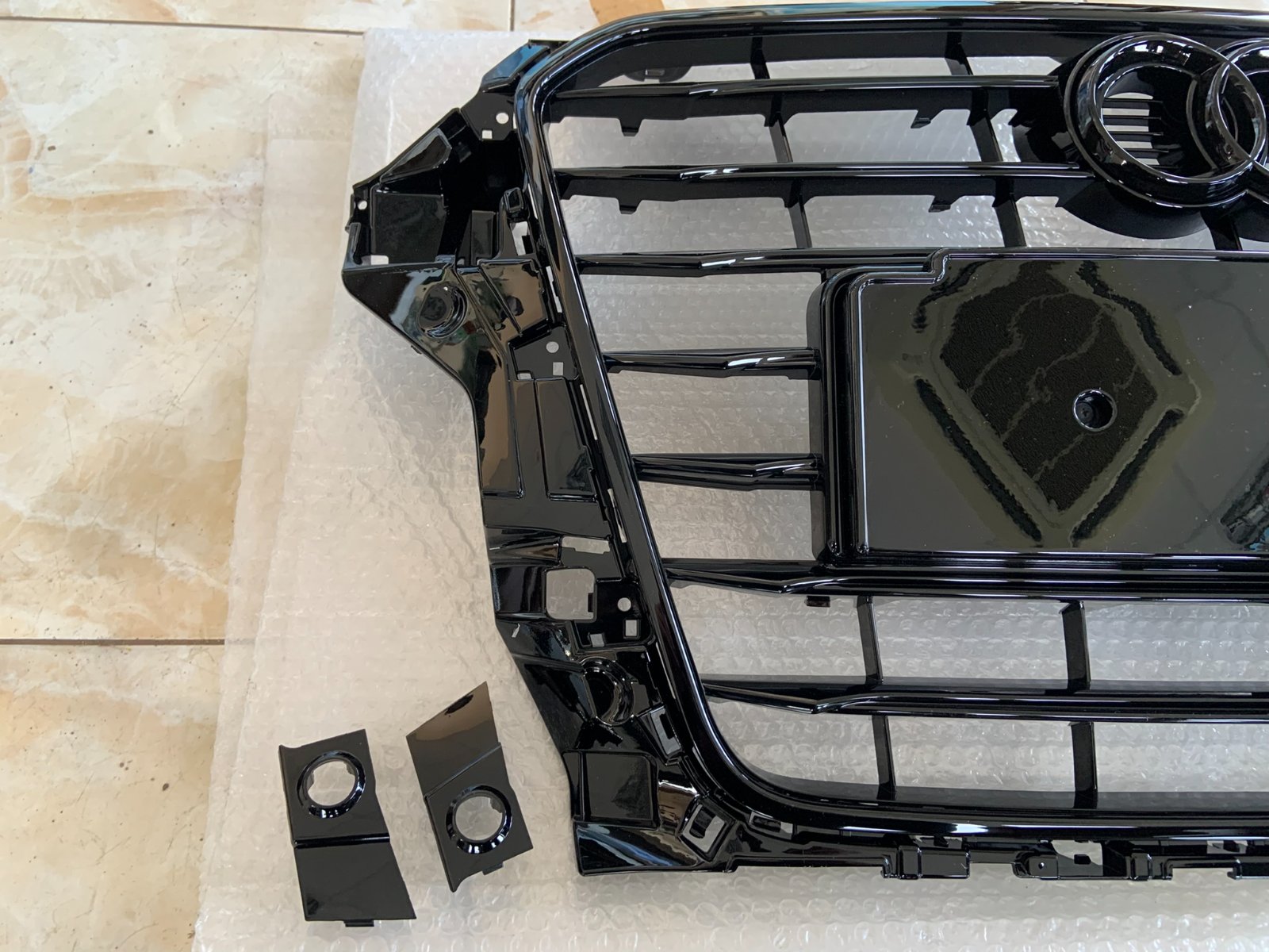 Audi A3 8V Centrinės grotelės