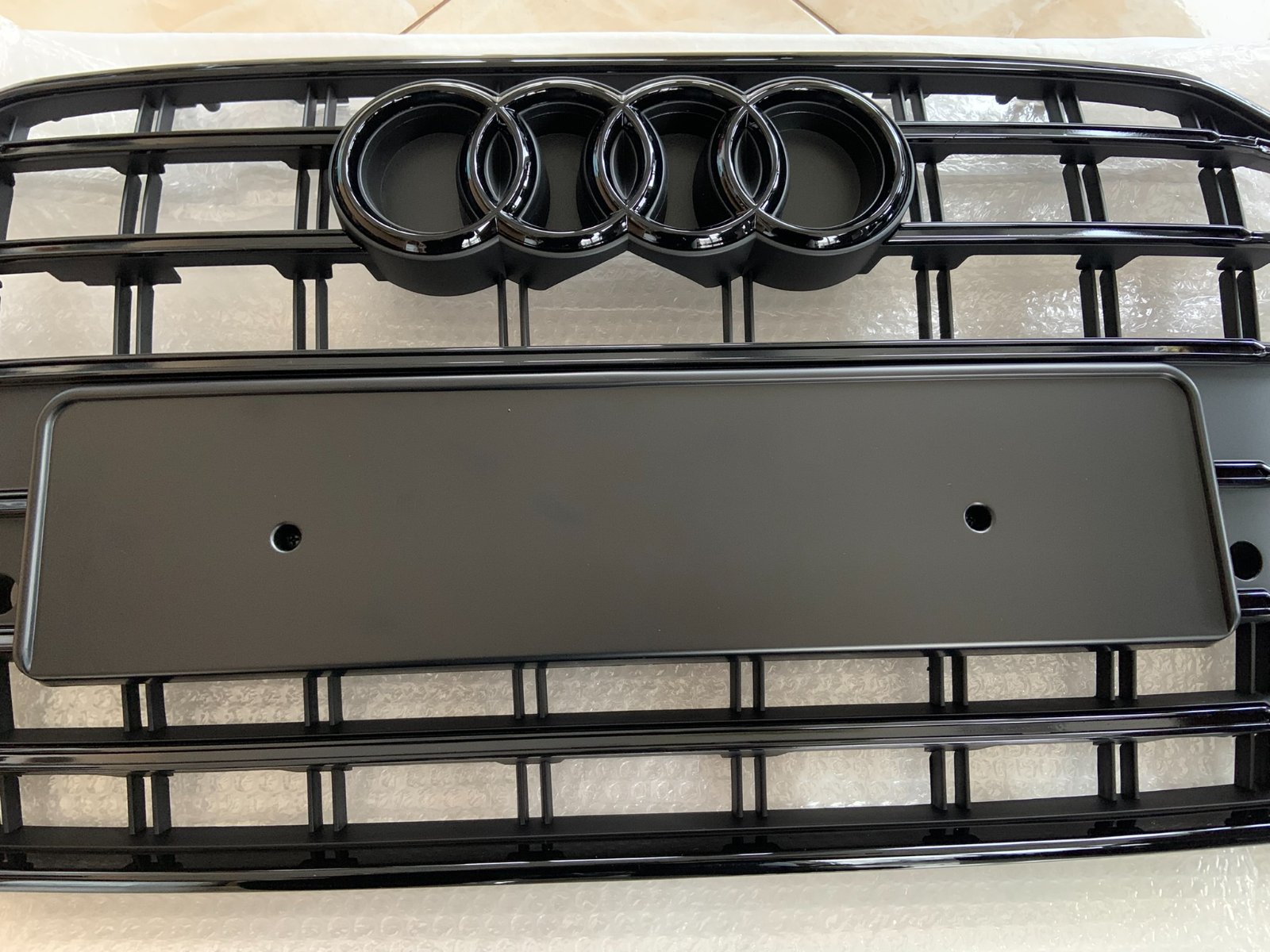 Audi A6 C7.5 Competition Centrinės grotelės