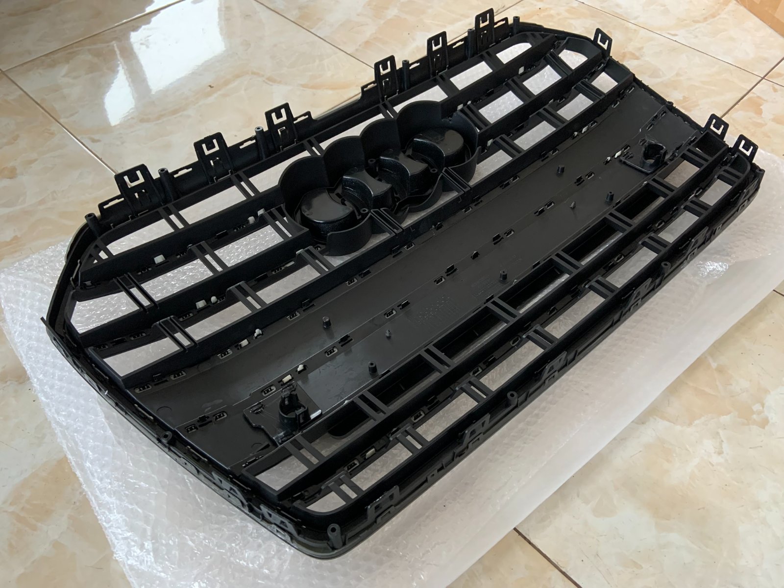 Audi A6 C7.5 Competition Centrinės grotelės