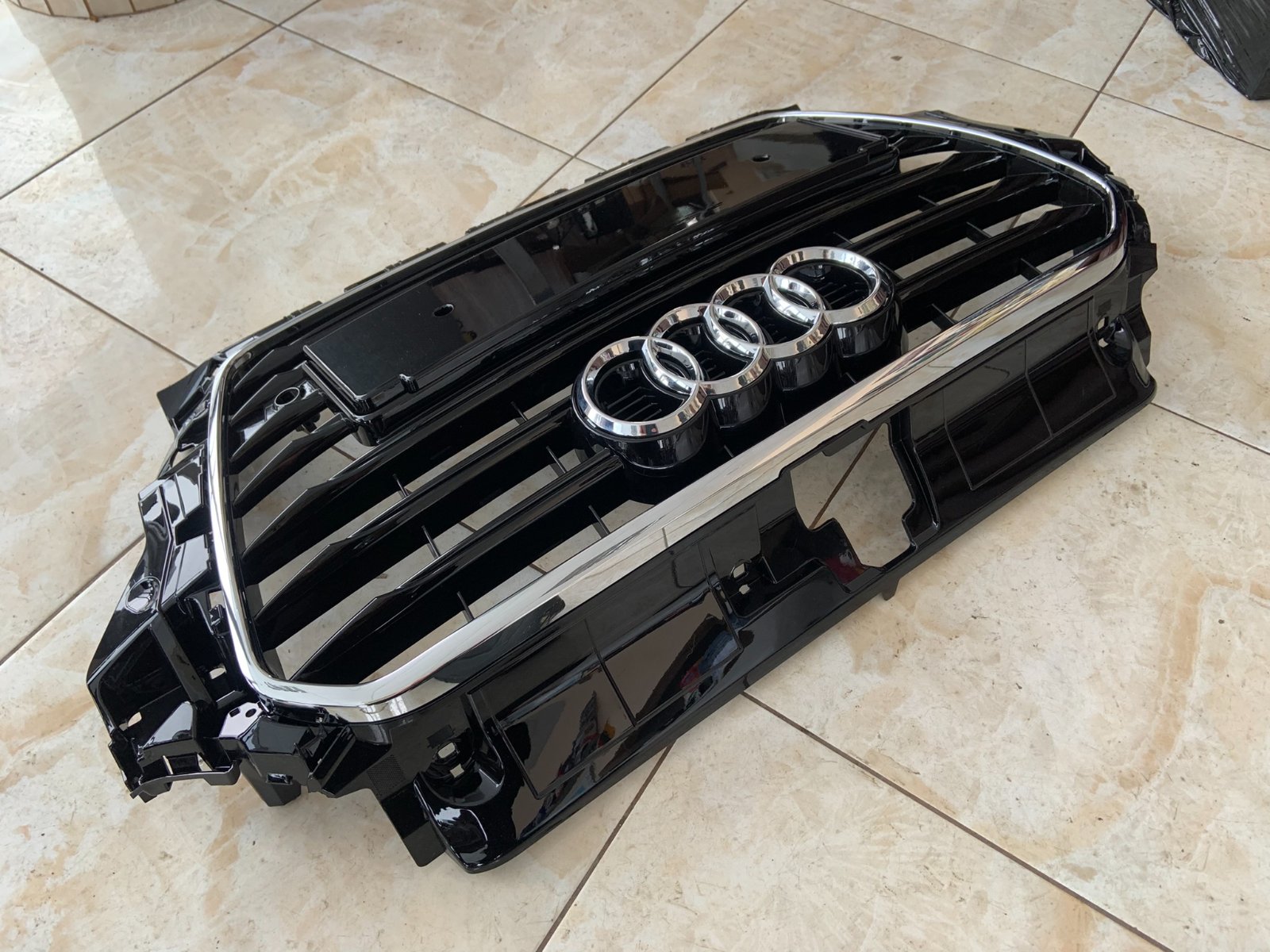 Audi A3 8V Centrinės grotelės