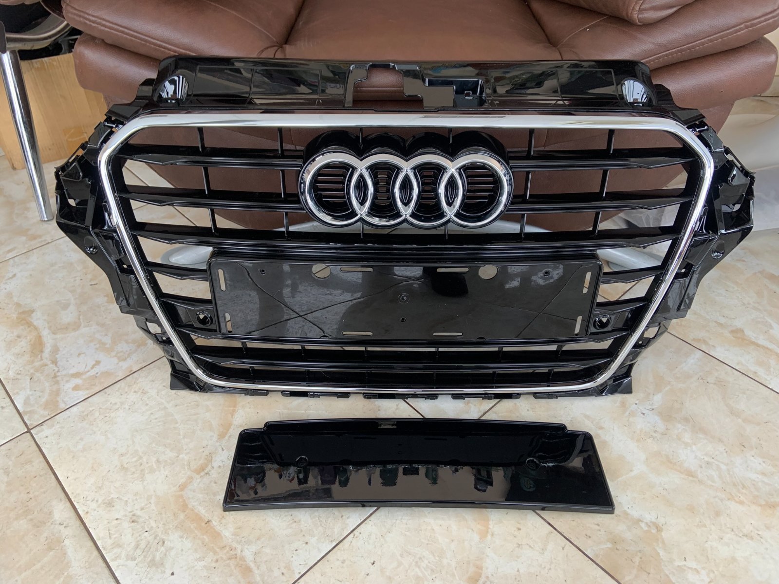 Audi A3 8V Centrinės grotelės