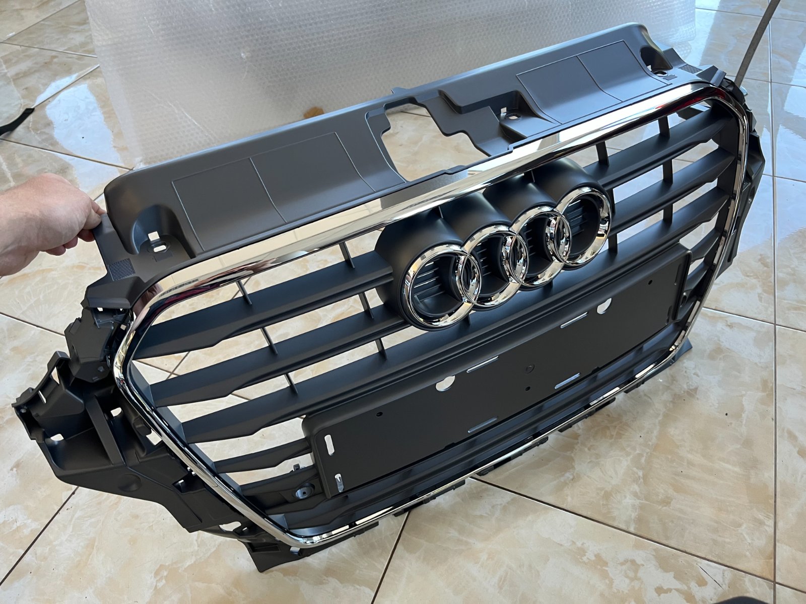 Audi A3 8V Centrinės grotelės