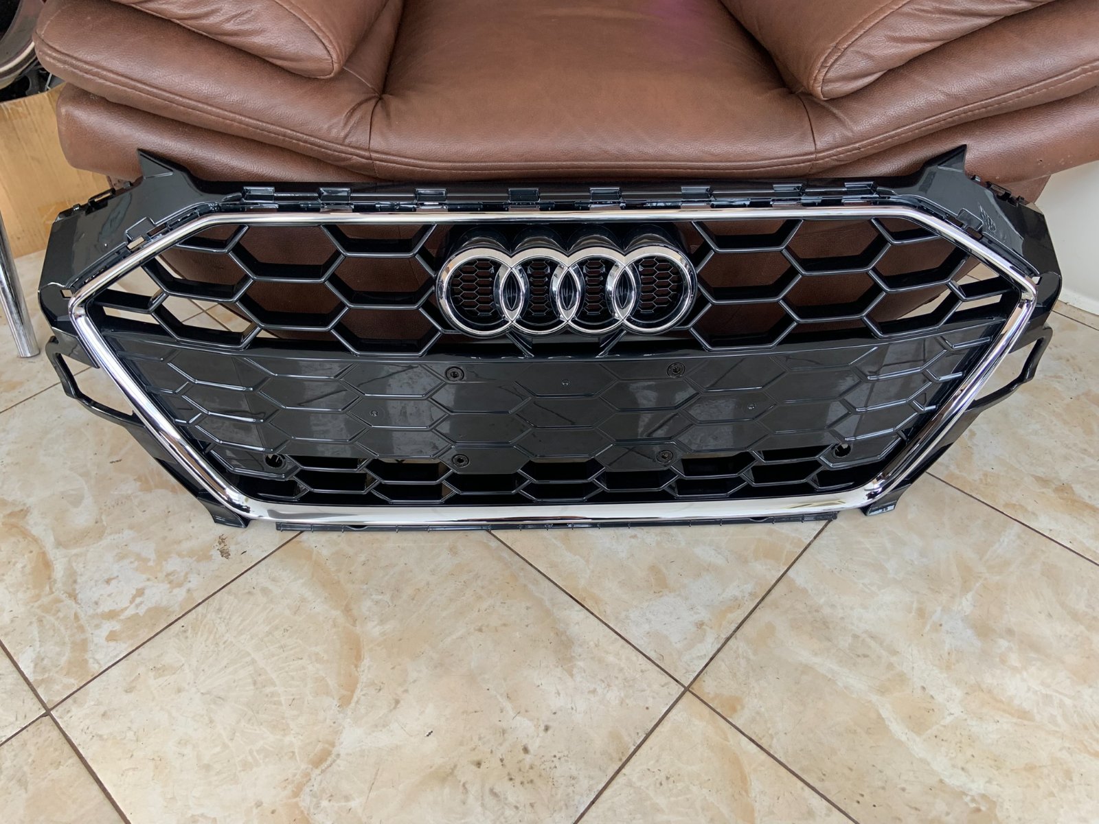 Audi A4 S-line B9.5 Centrinės grotelės