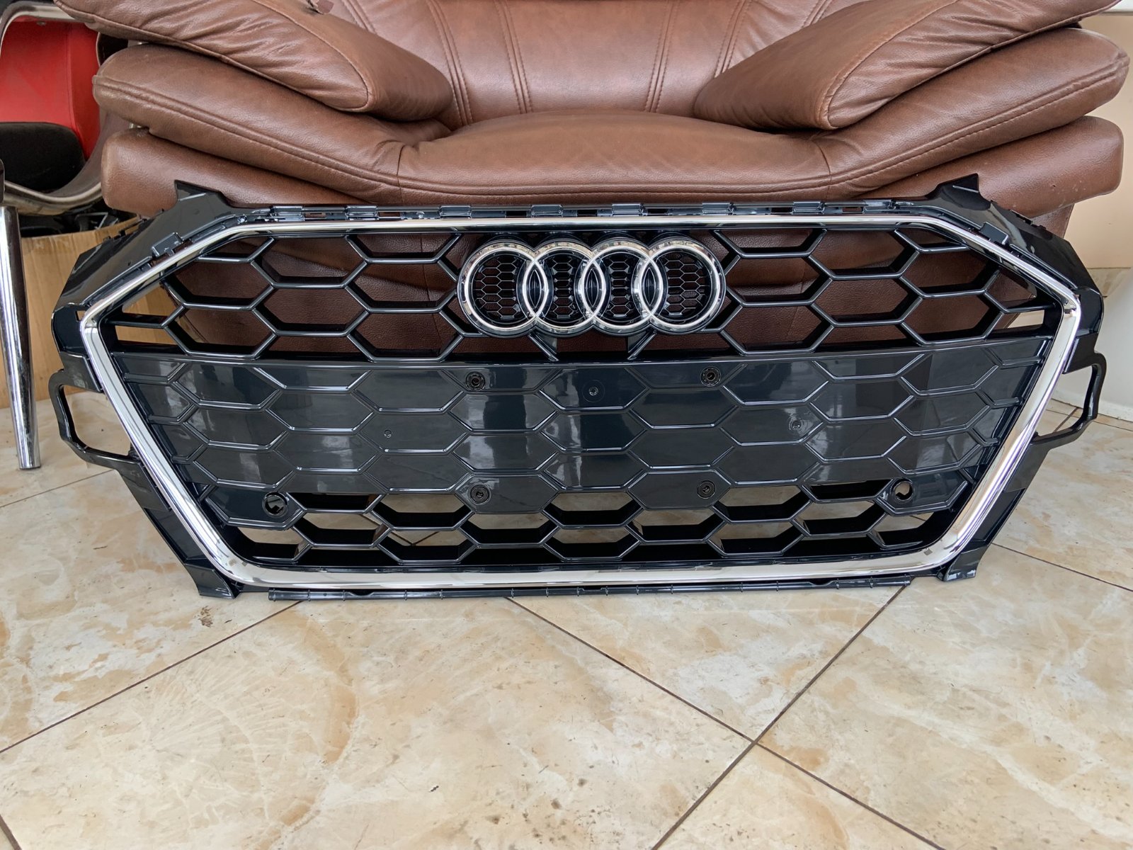 Audi A4 S-line B9.5 Centrinės grotelės