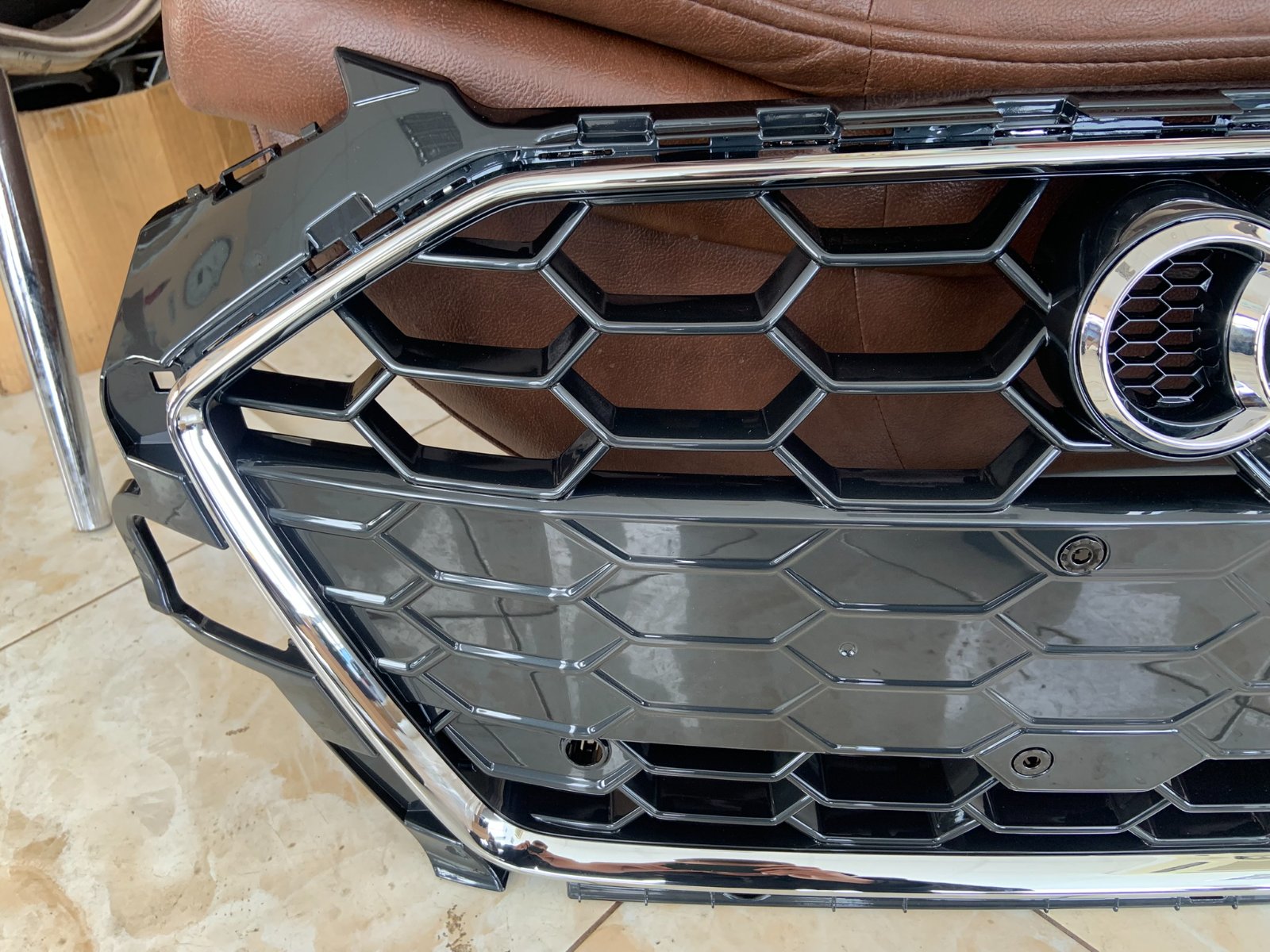 Audi A4 S-line B9.5 Centrinės grotelės
