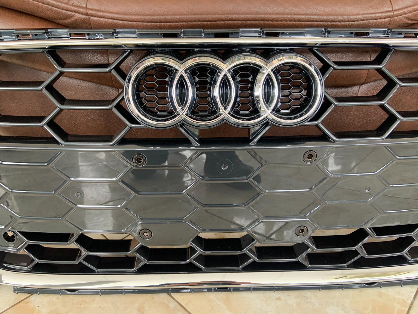 Audi A4 S-line B9.5 Centrinės grotelės
