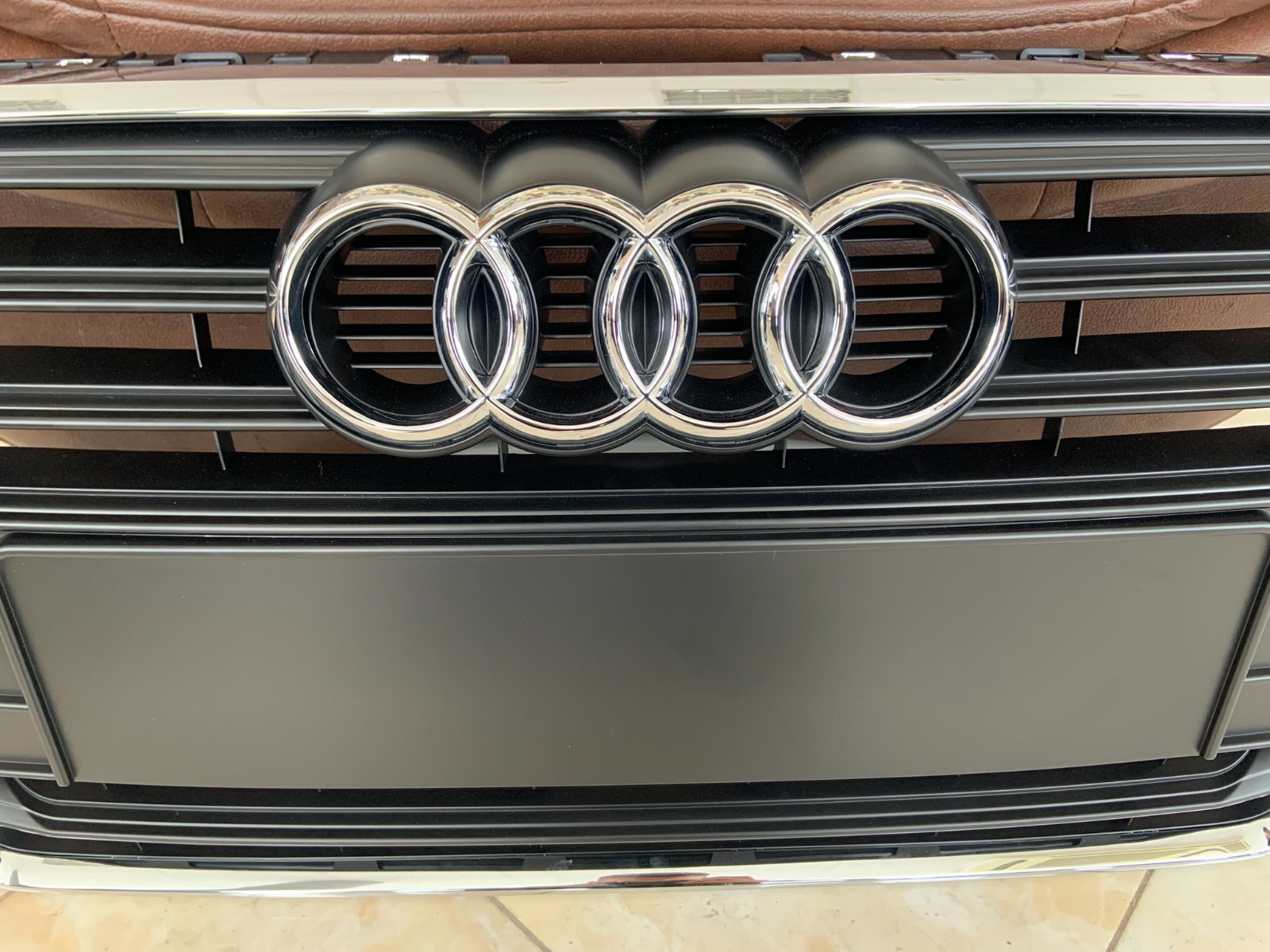 Audi A4 B9 Centrinės grotelės