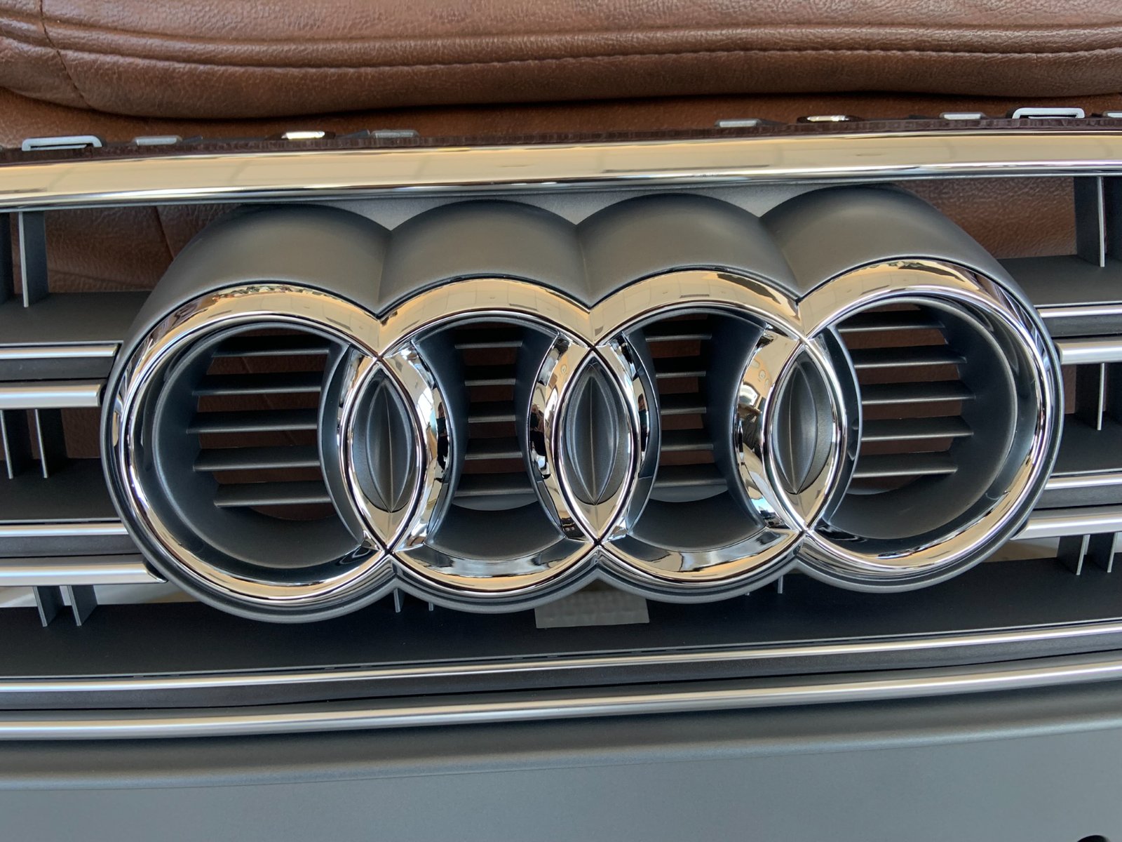 Audi A4 B9 S-line competition Centrinės grotelės