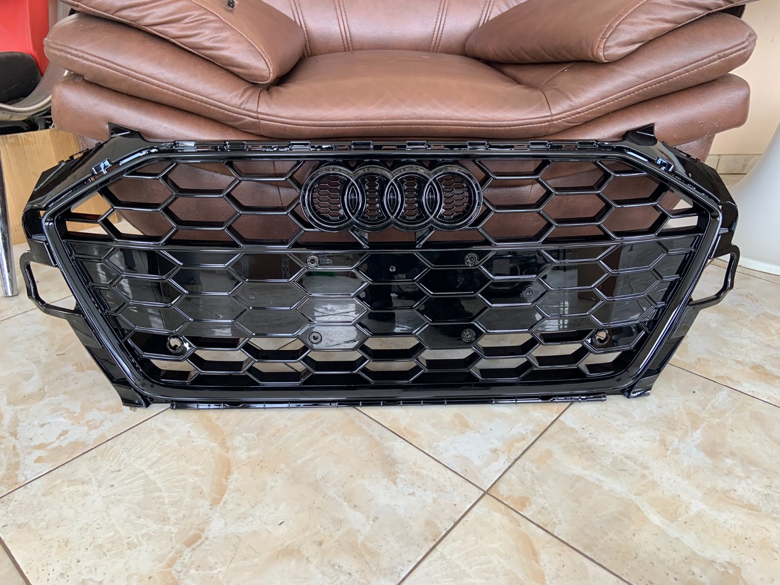 Audi A4 S-line B9.5 Centrinės grotelės