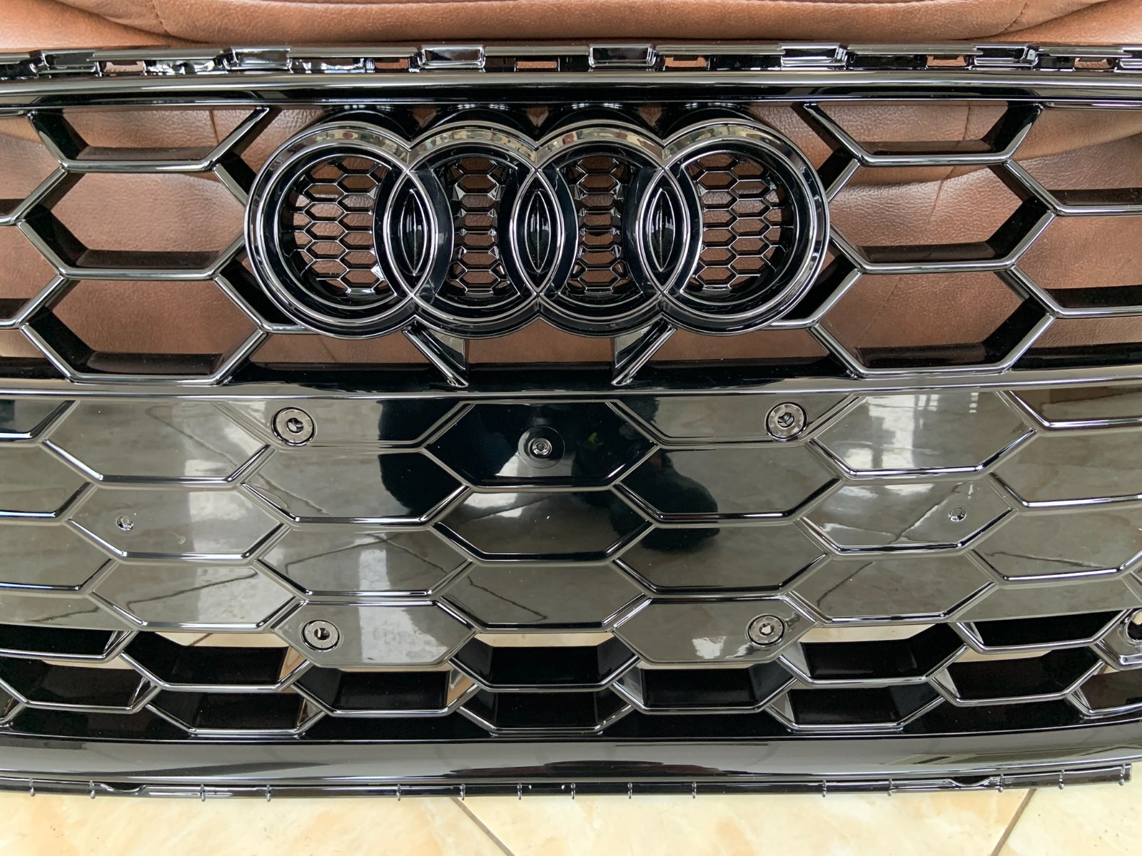 Audi A4 S-line B9.5 Centrinės grotelės