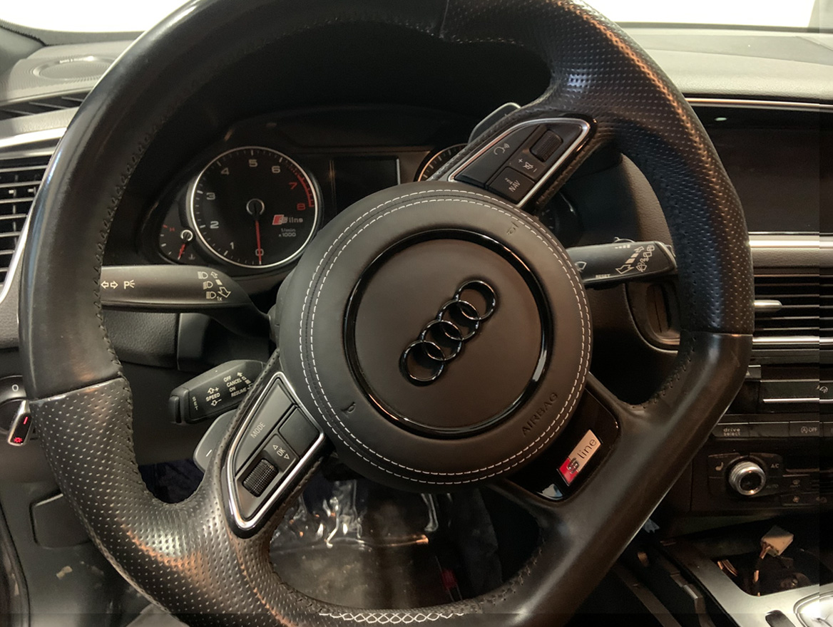Audi A4 vairo oro pagalvės dangtelis