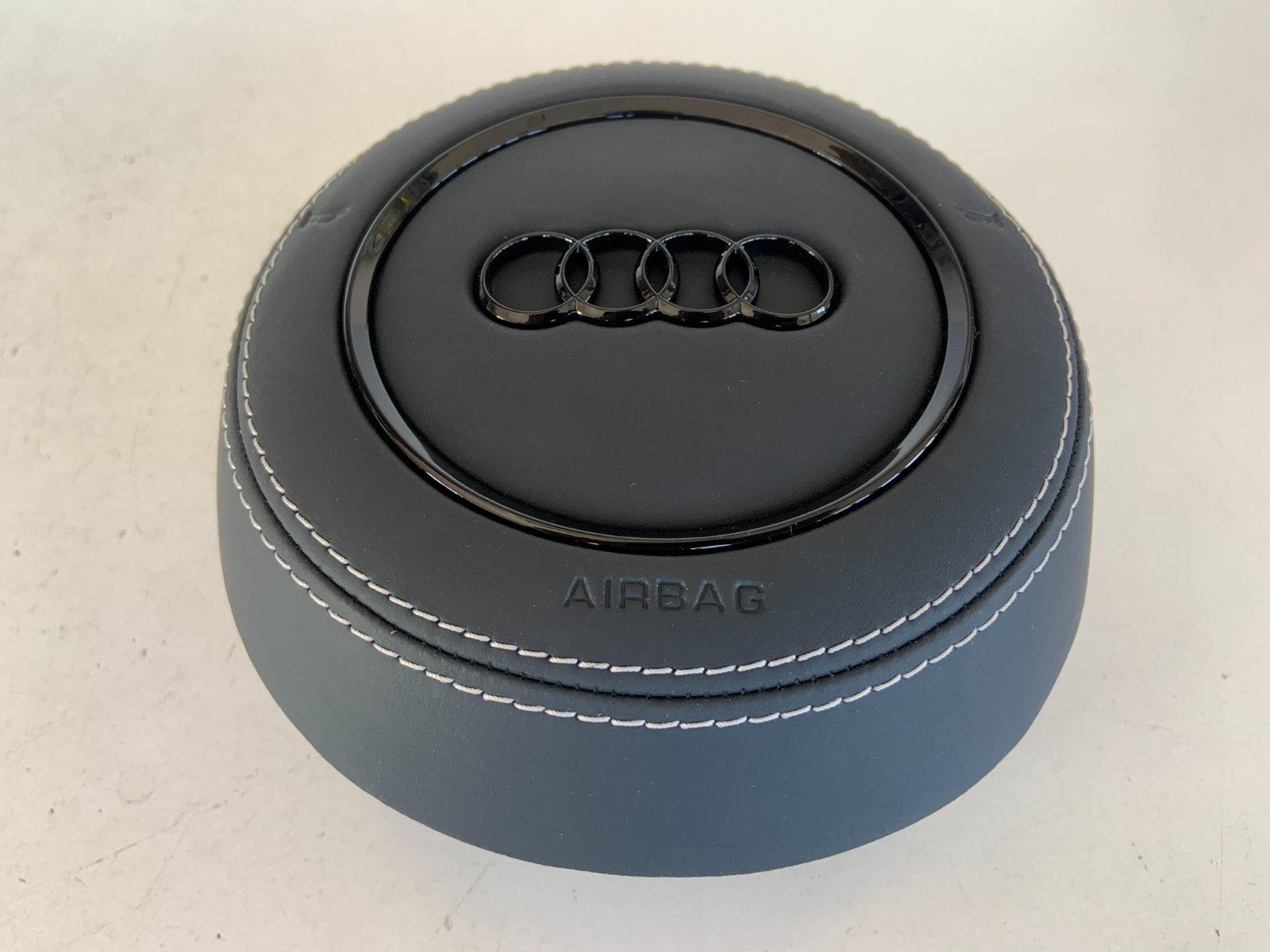 Audi A5 vairo oro pagalvės dangtelis