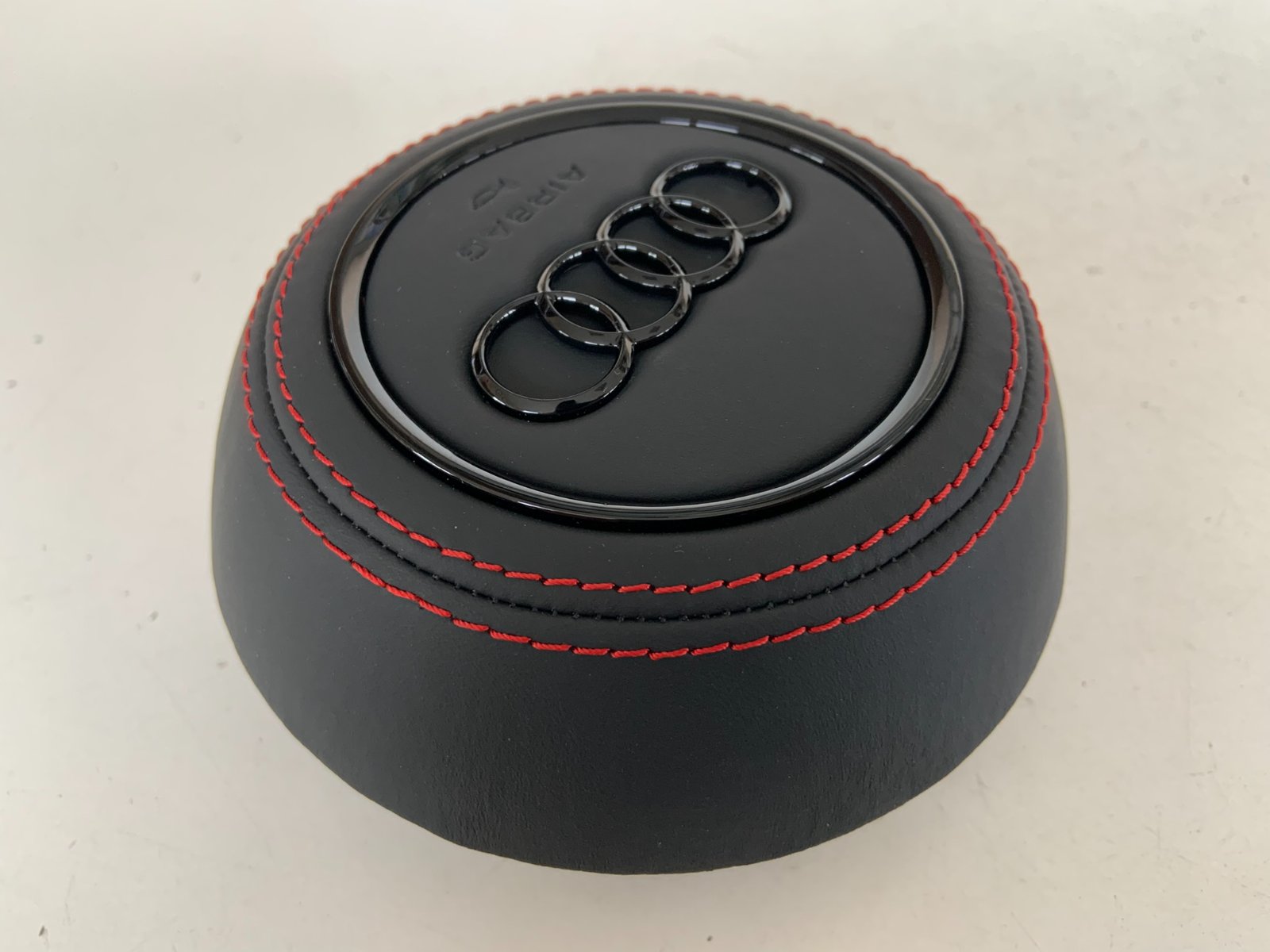Audi A4 vairo oro pagalvės dangtelis