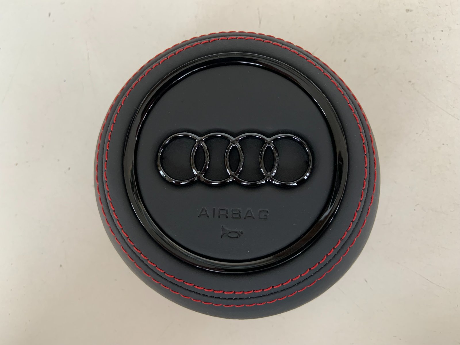 Audi A4 vairo oro pagalvės dangtelis