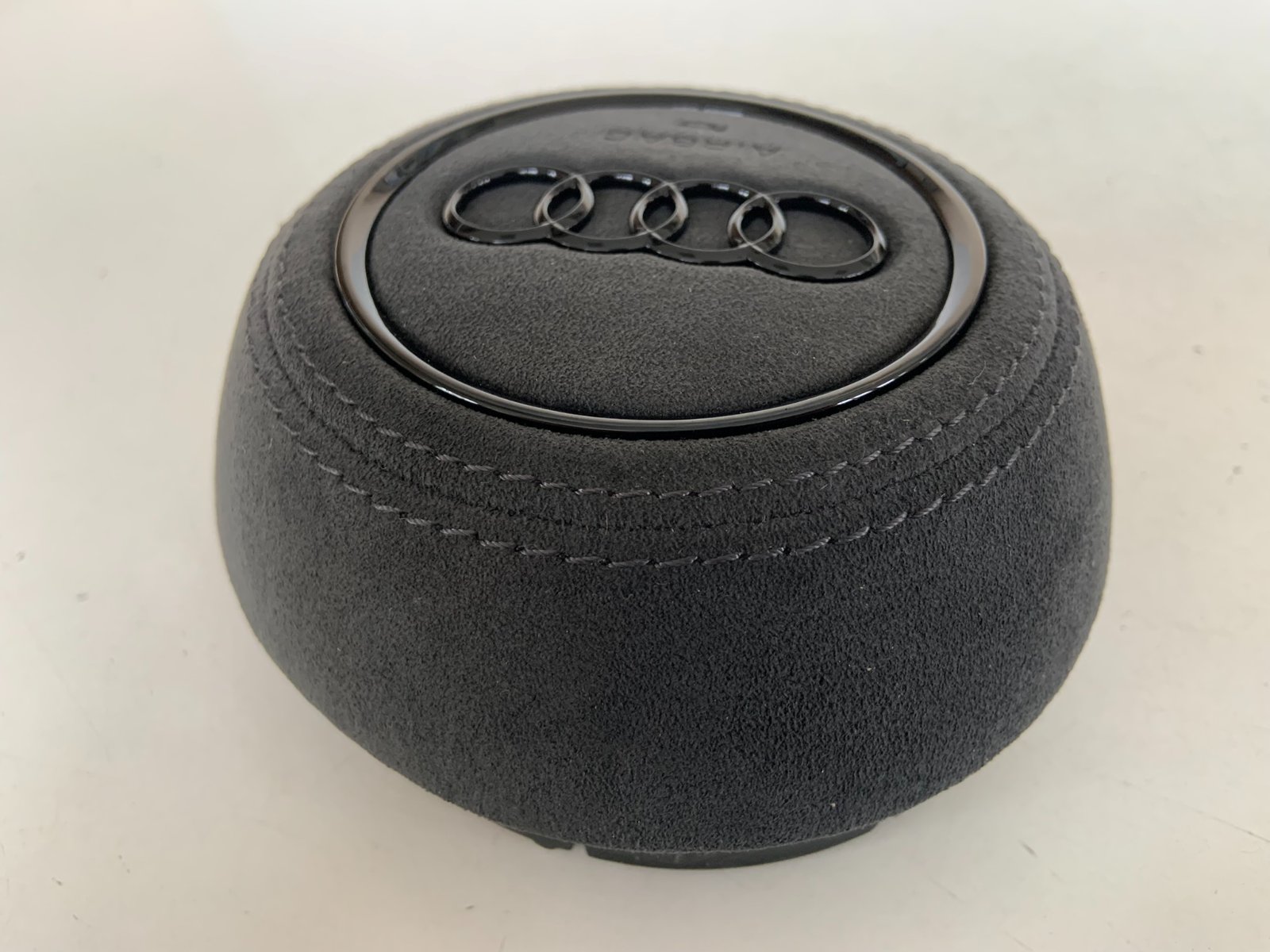 Audi A4 vairo oro pagalvės dangtelis