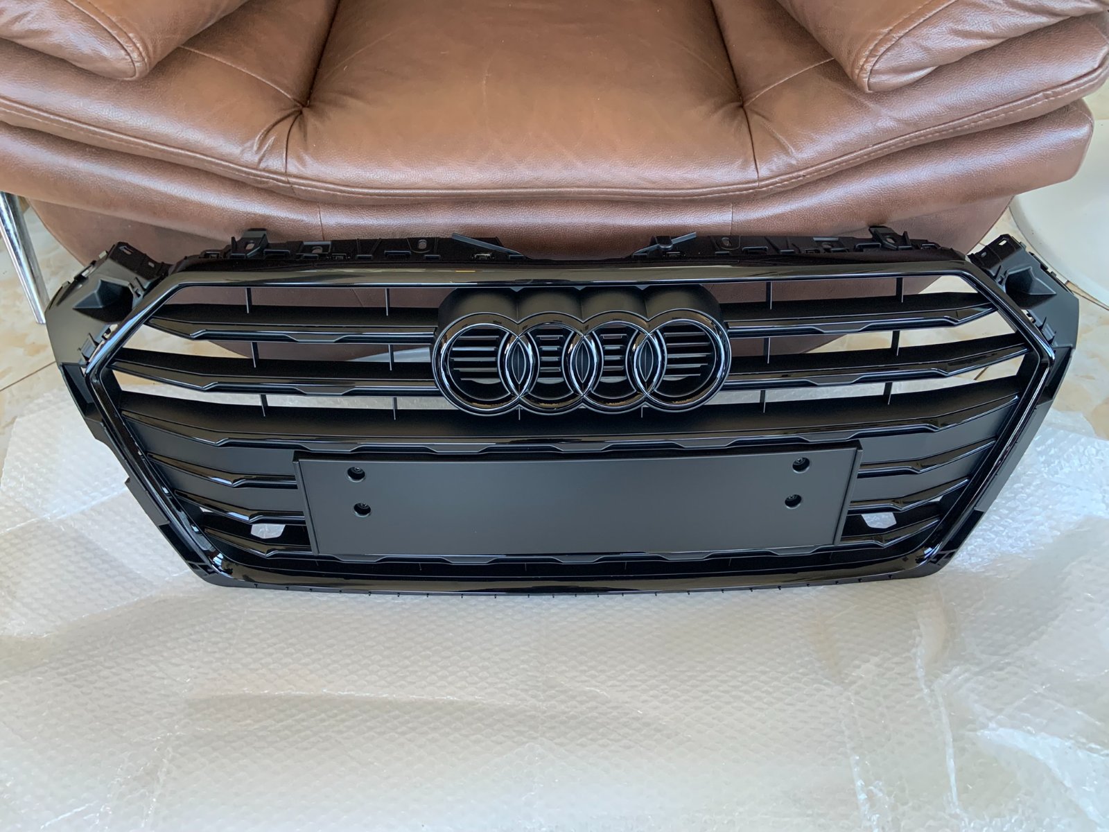 Audi A5 B9 Centrinės grotelės