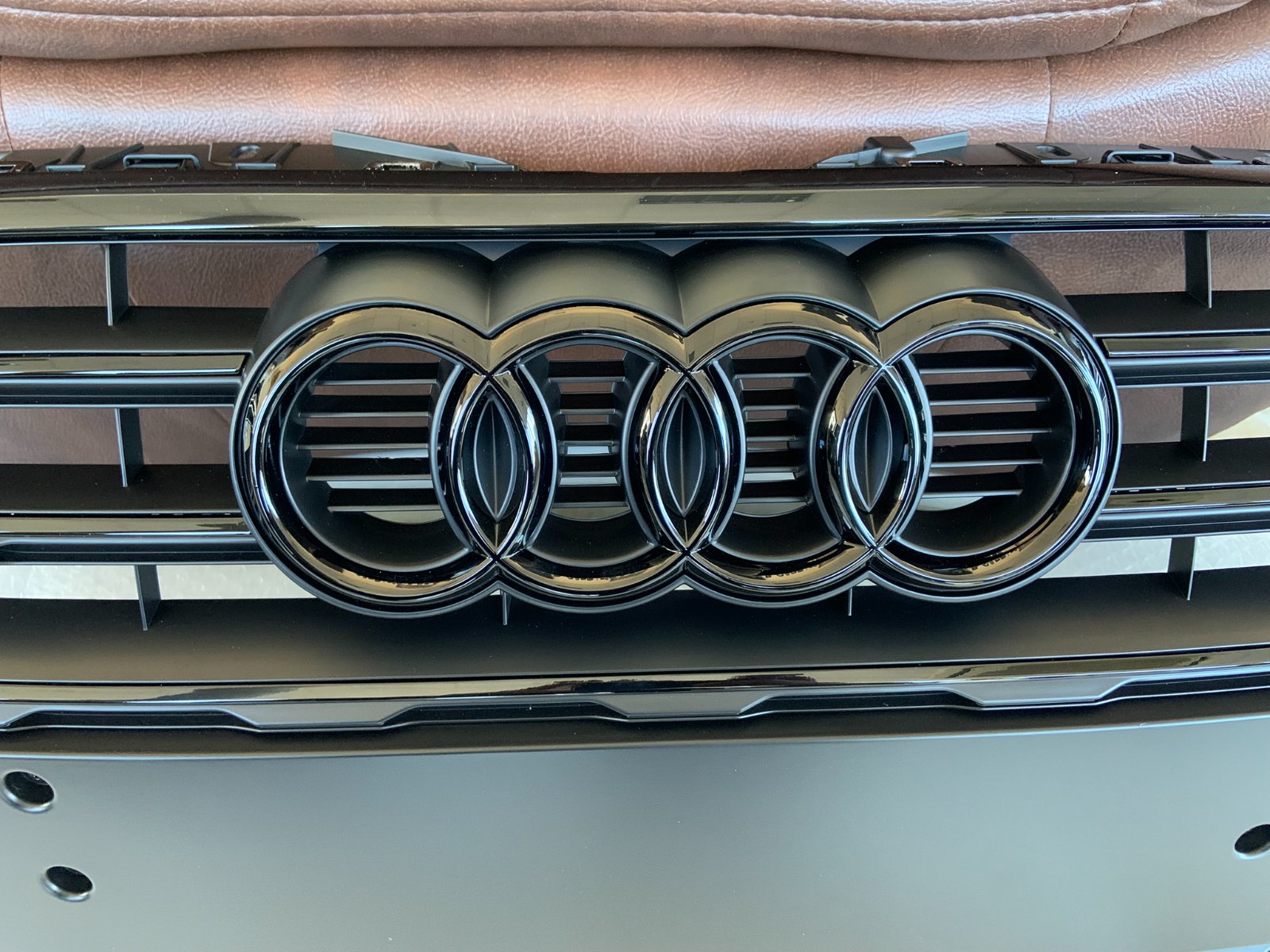 Audi A5 B9 Centrinės grotelės