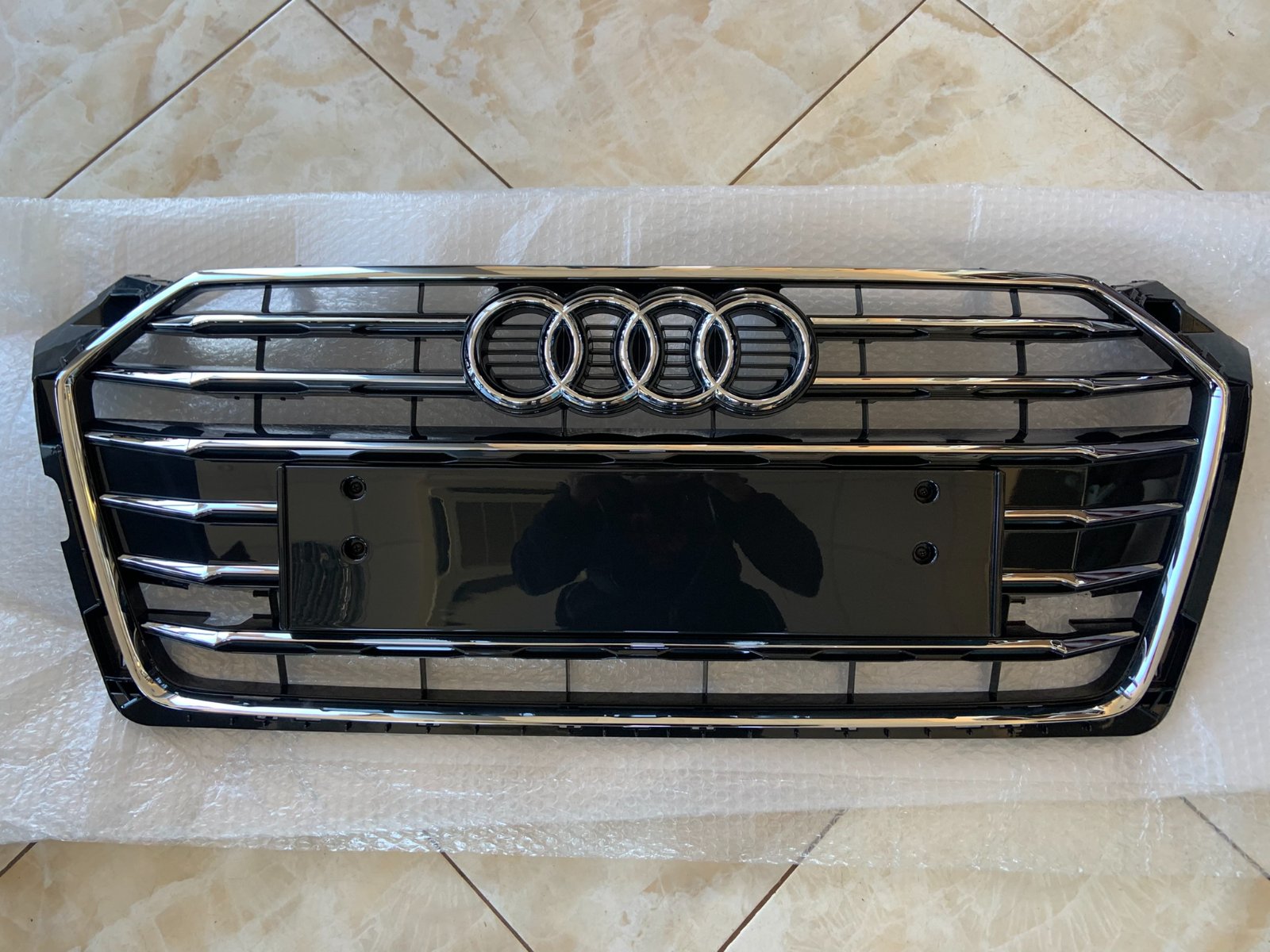 Audi A5 B9 Centrinės grotelės