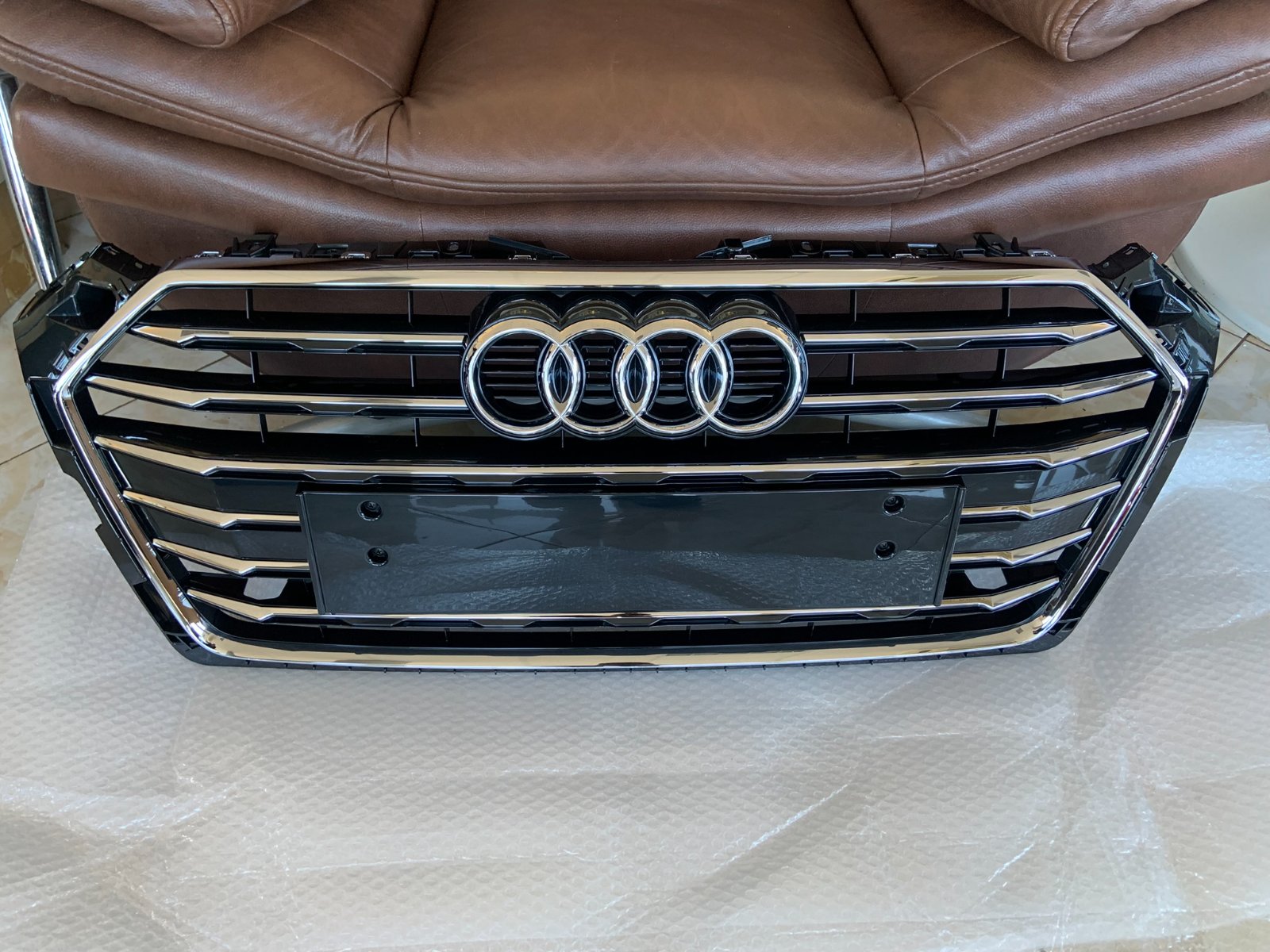 Audi A5 B9 Centrinės grotelės
