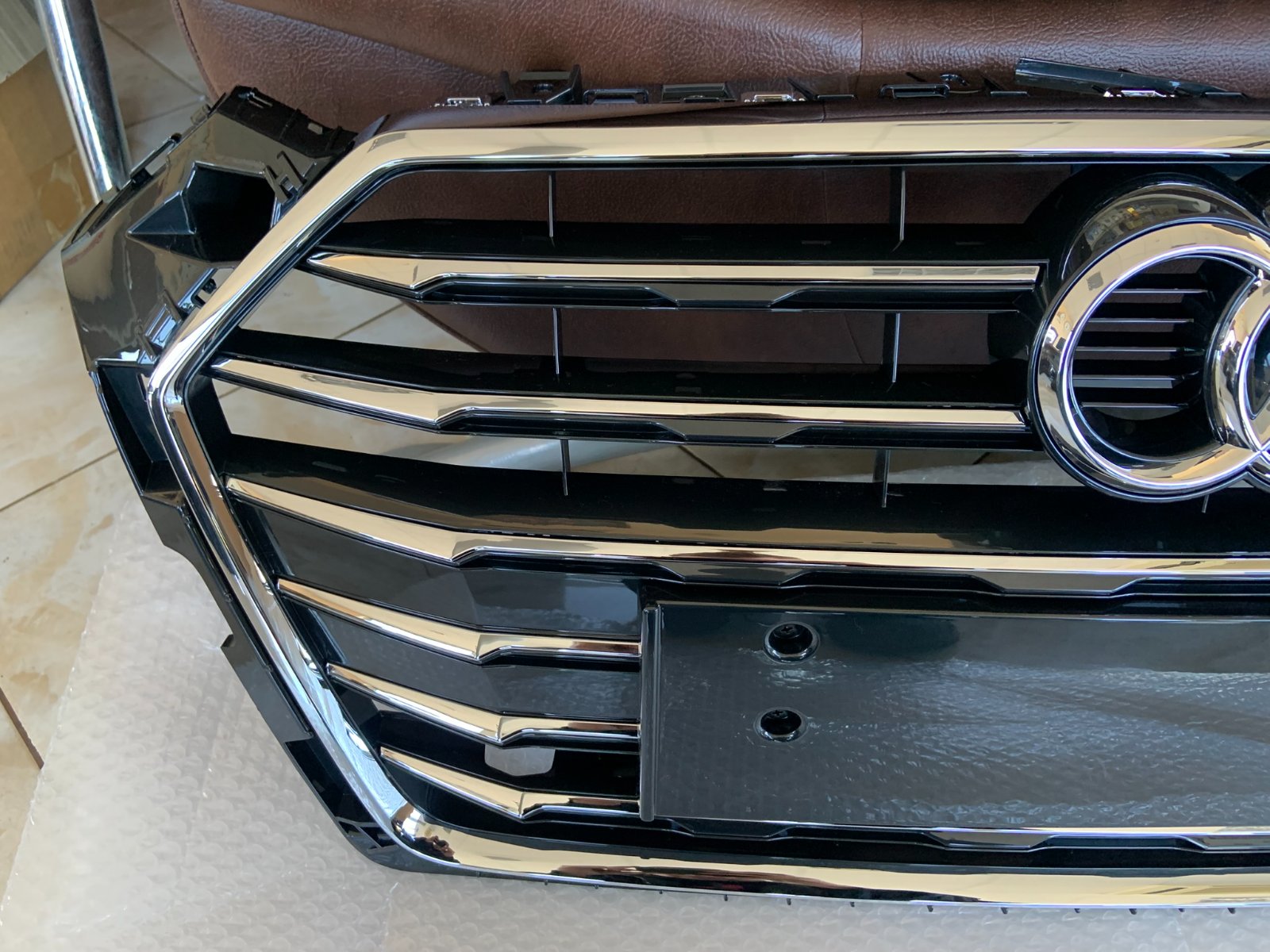 Audi A5 B9 Centrinės grotelės