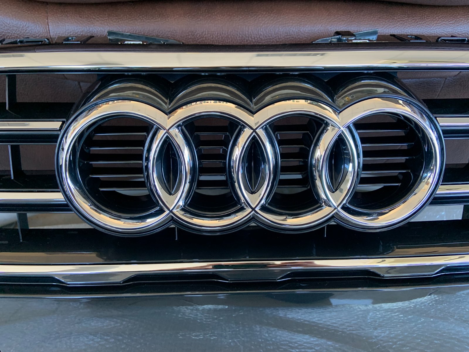 Audi A5 B9 Centrinės grotelės