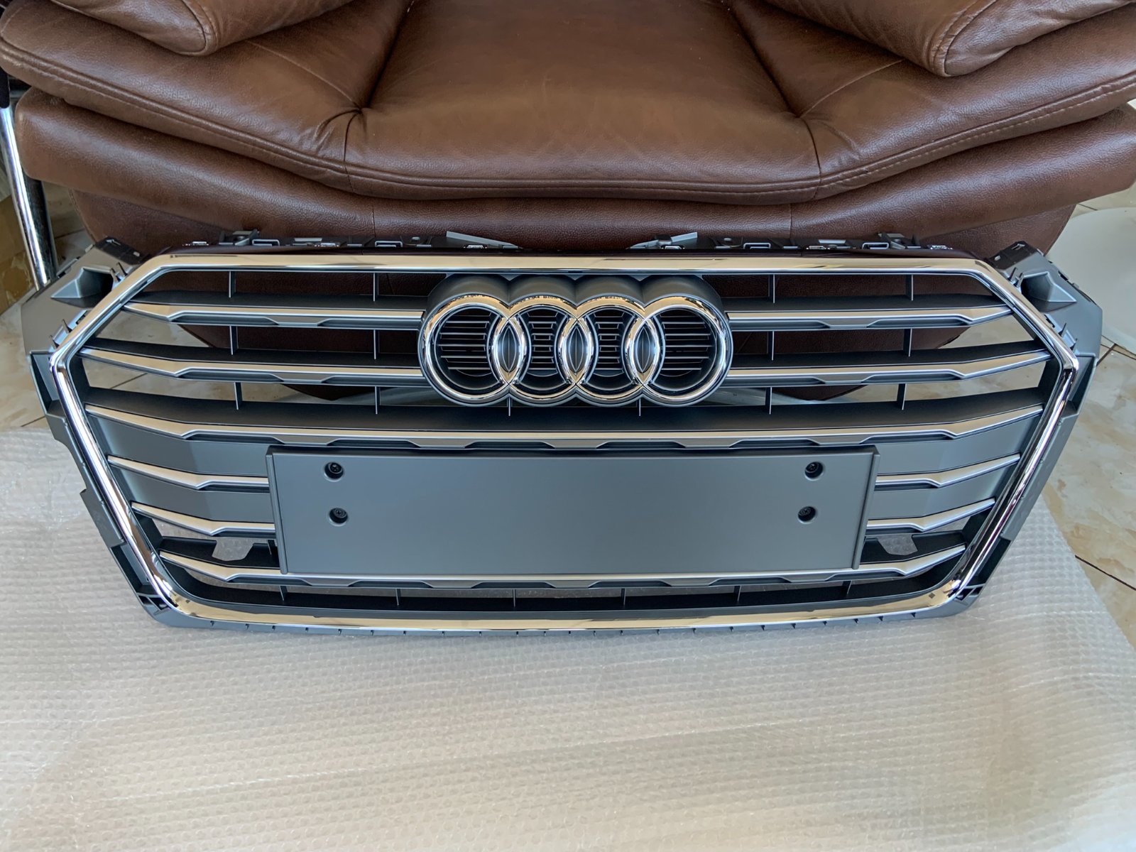 Audi A5 B9 Centrinės grotelės