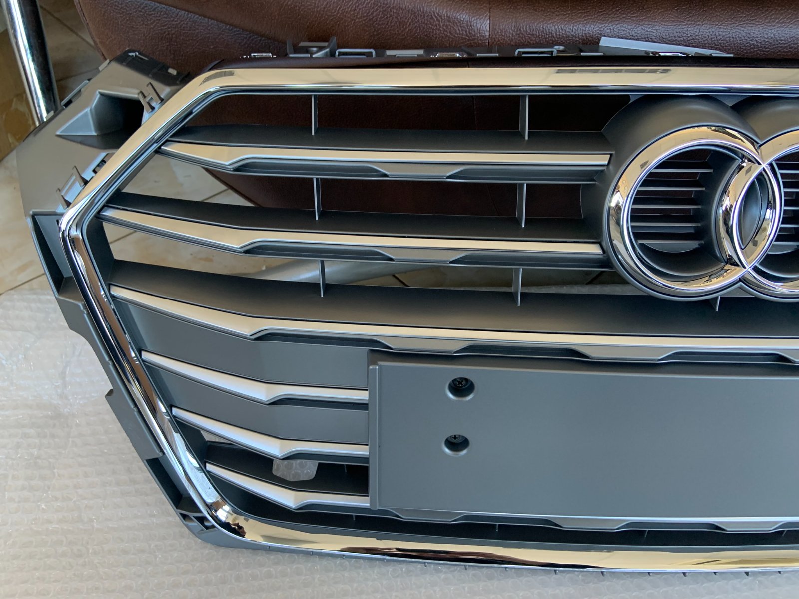 Audi A5 B9 Centrinės grotelės