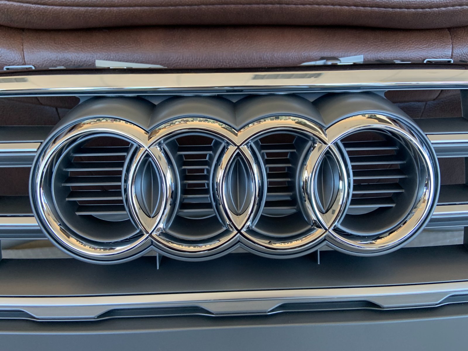 Audi A5 B9 Centrinės grotelės