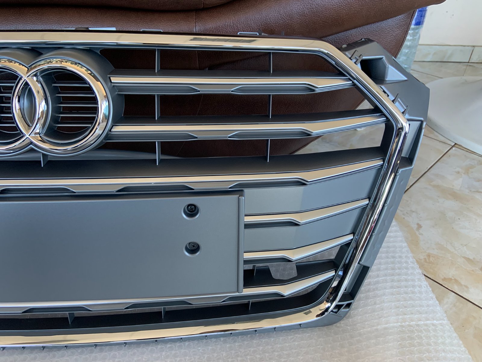 Audi A5 B9 Centrinės grotelės
