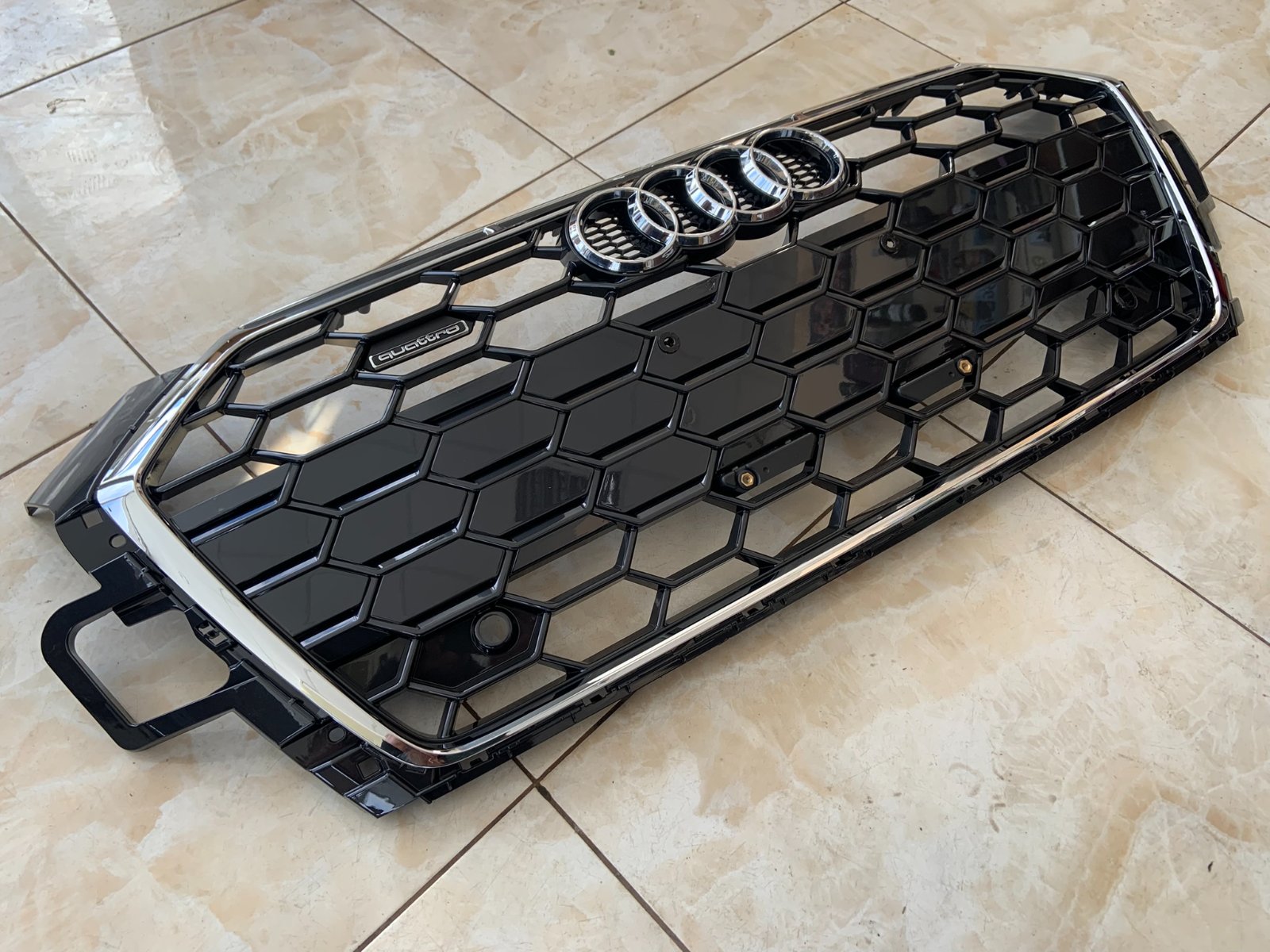Audi A5 S-line B9.5 Centrinės grotelės
