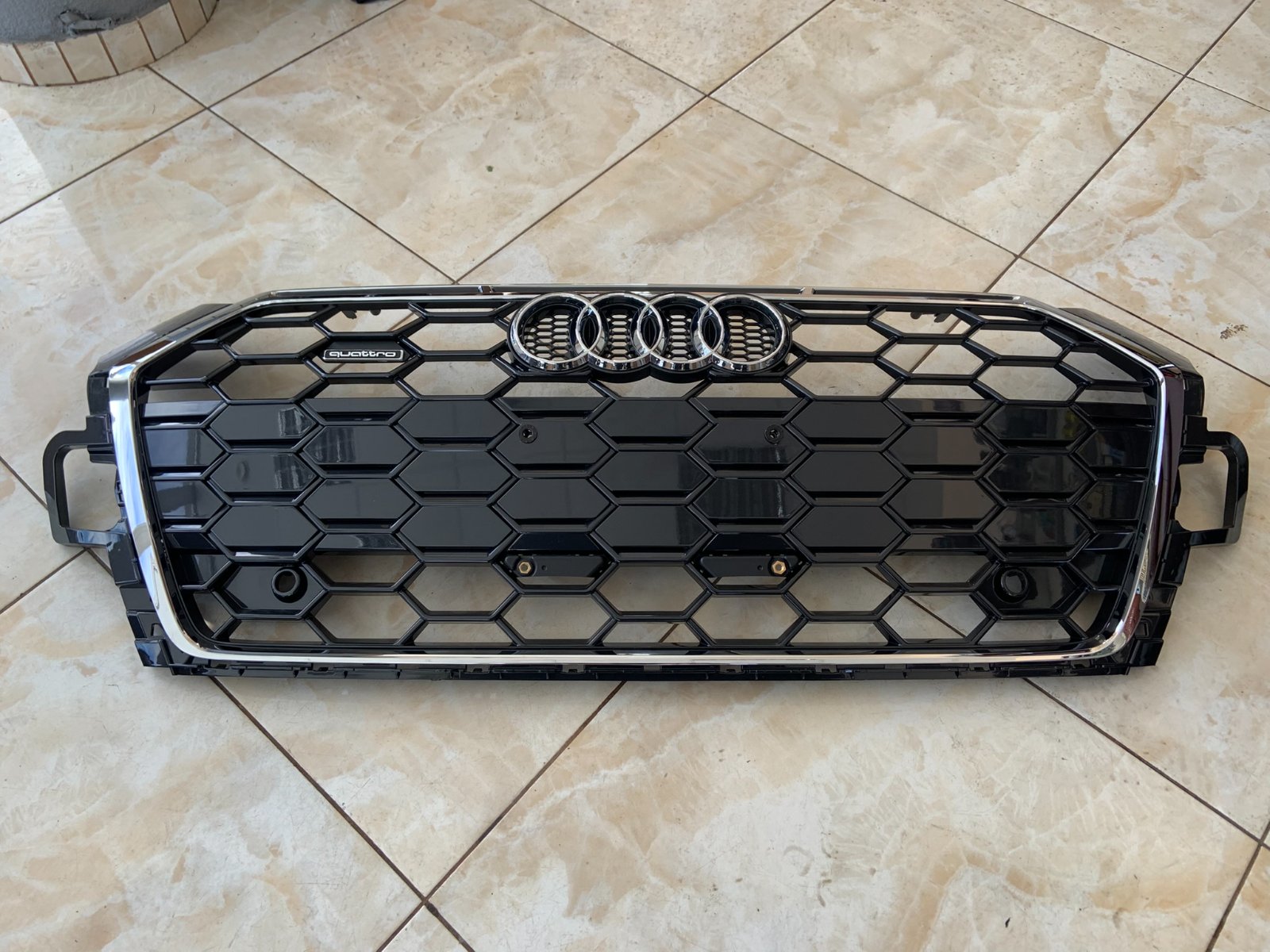 Audi A5 S-line B9.5 Centrinės grotelės