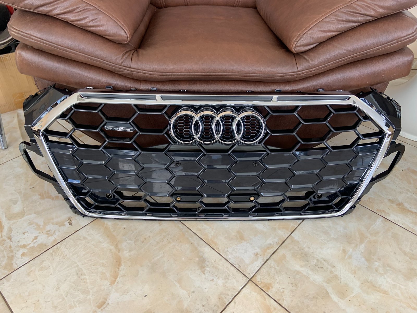 Audi A5 S-line B9.5 Centrinės grotelės