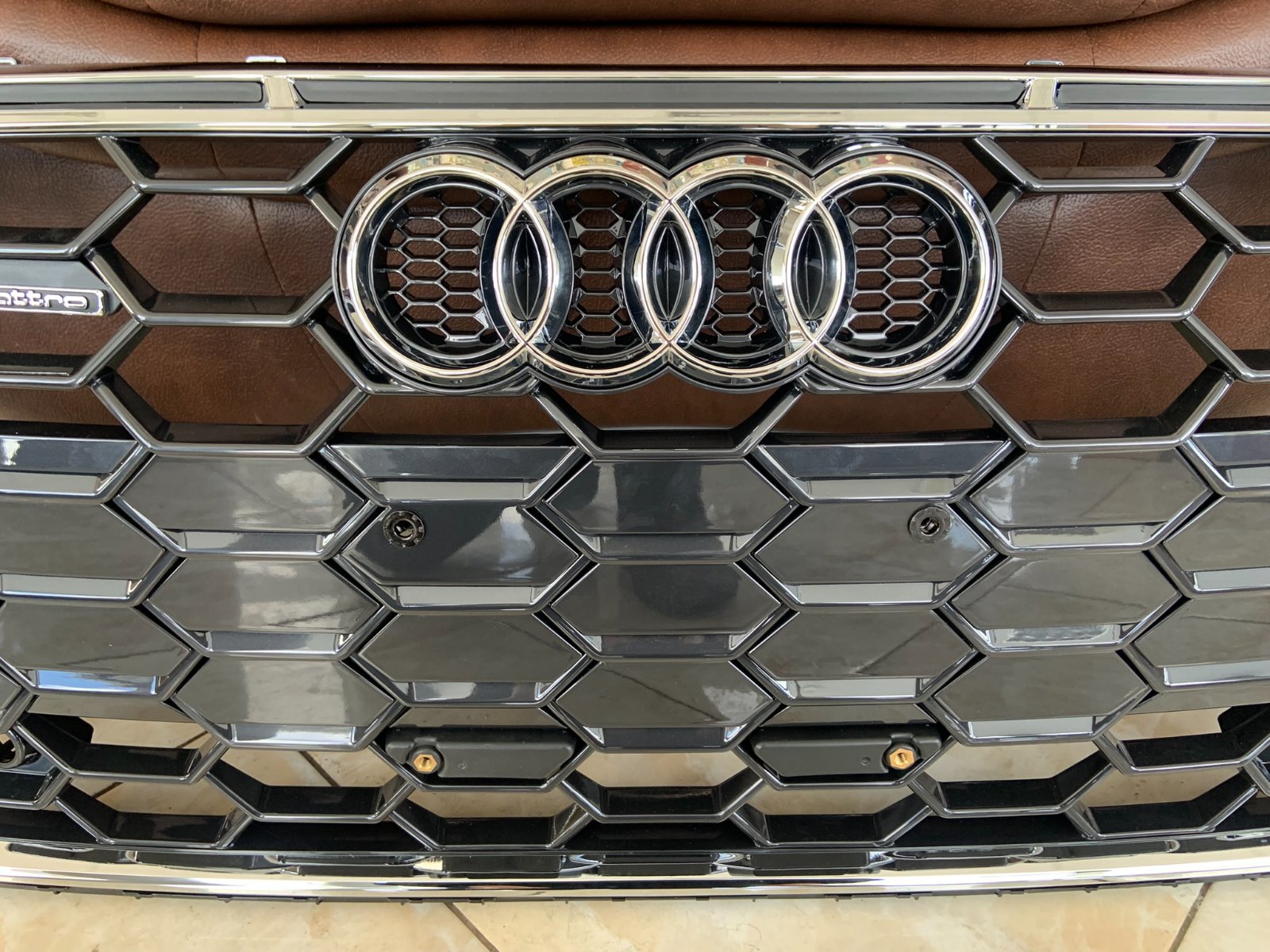 Audi A5 S-line B9.5 Centrinės grotelės