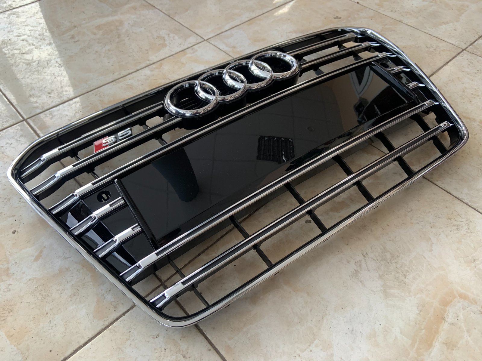 Audi A5 S5 B8.5 Centrinės grotelės