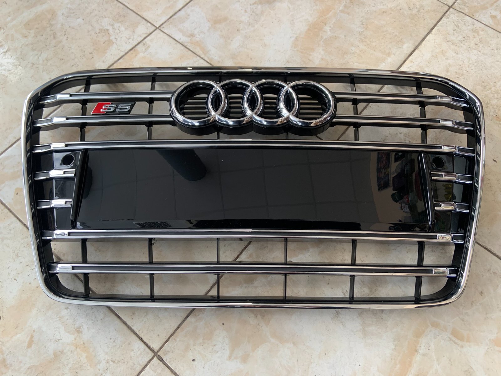 Audi A5 S5 B8.5 Centrinės grotelės