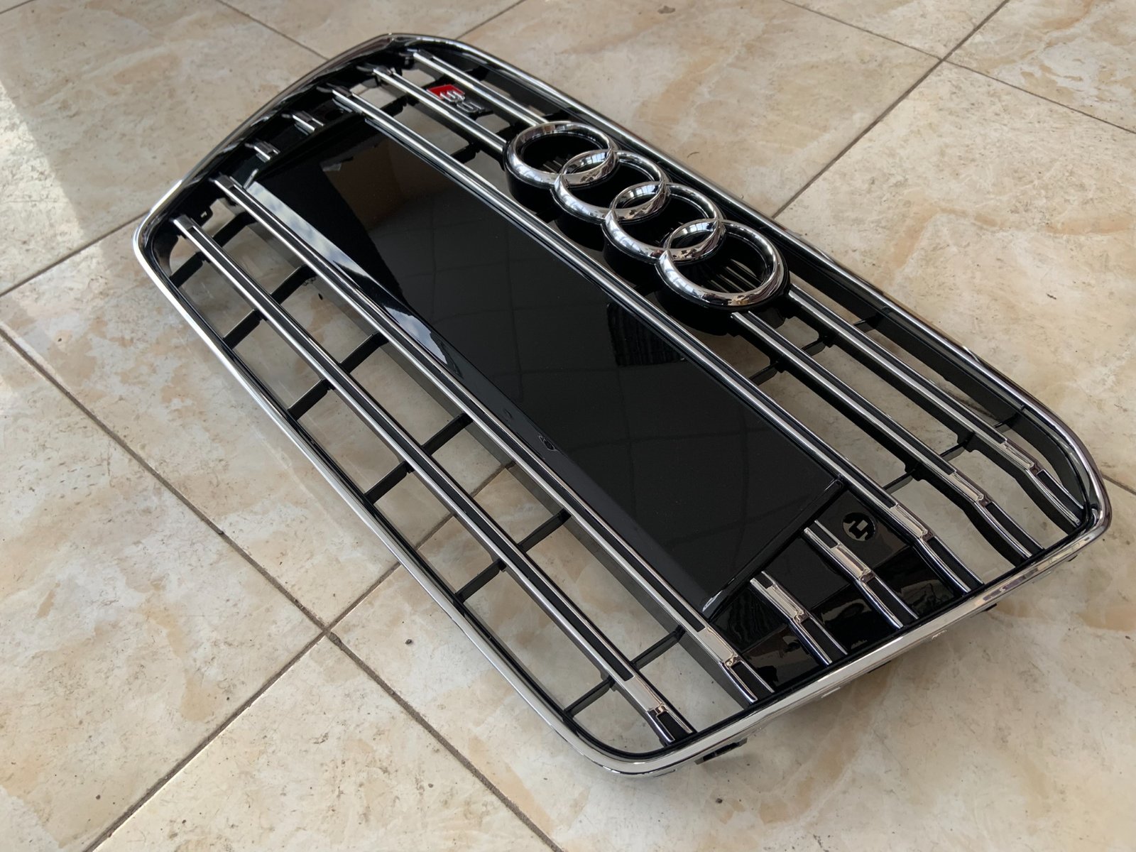 Audi A5 S5 B8.5 Centrinės grotelės