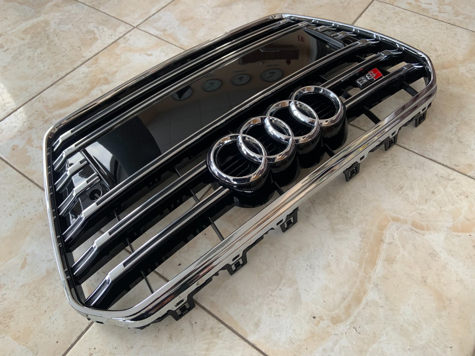 Audi A5 S5 B8.5 Centrinės grotelės