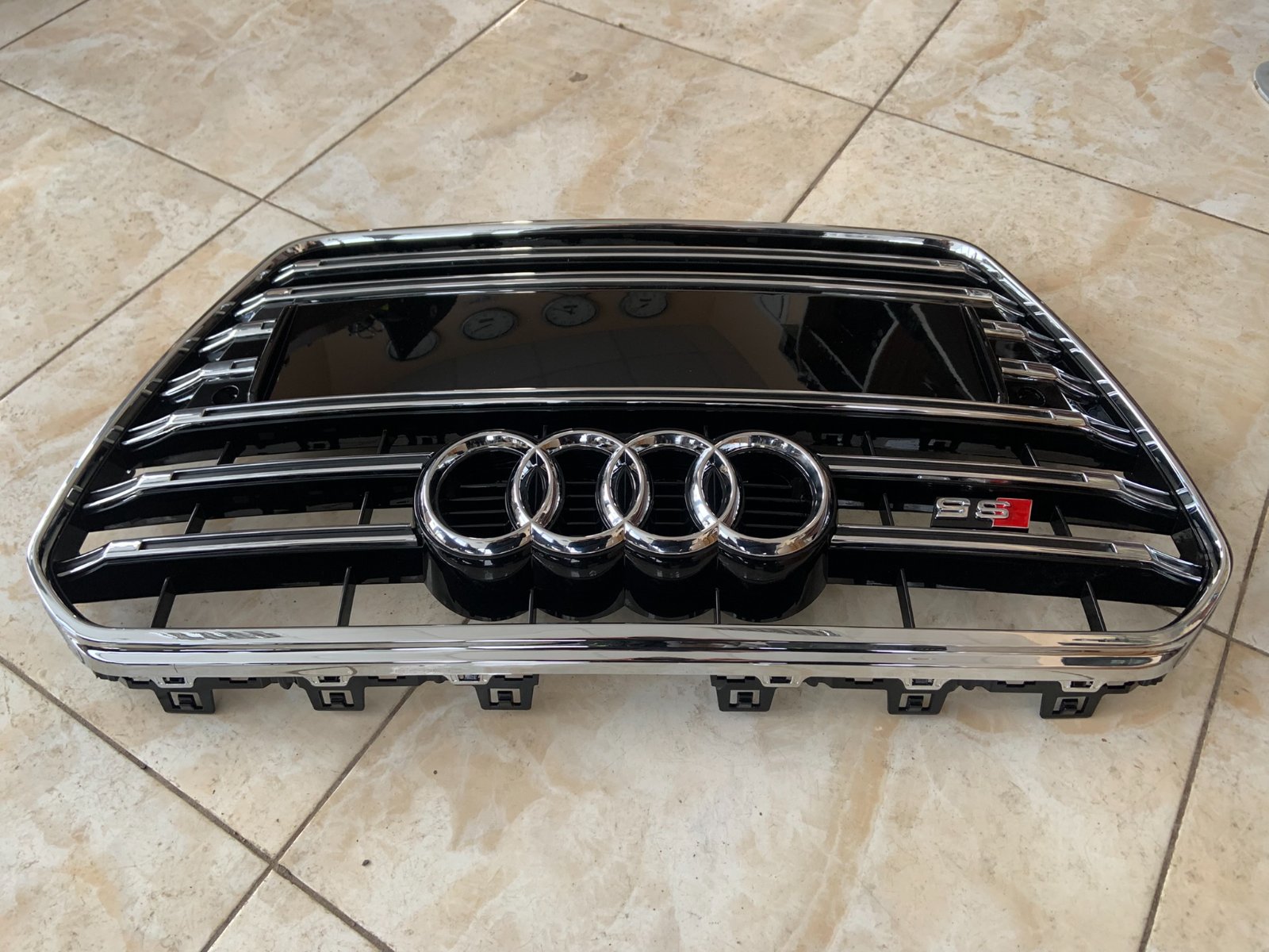 Audi A5 S5 B8.5 Centrinės grotelės