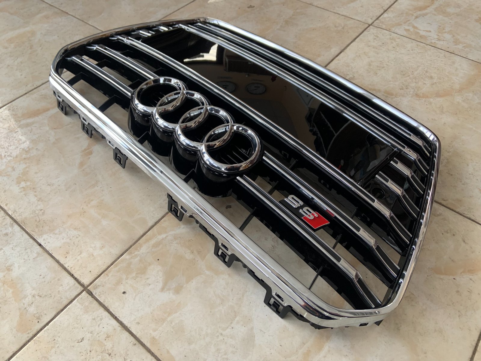 Audi A5 S5 B8.5 Centrinės grotelės