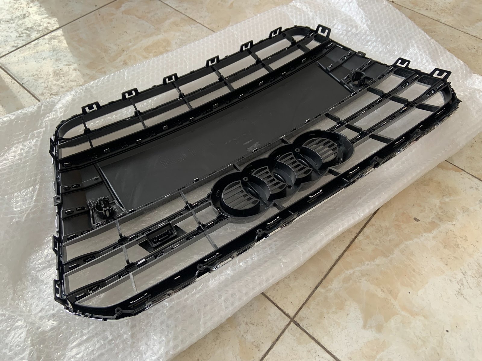 Audi A5 S5 B8.5 Centrinės grotelės