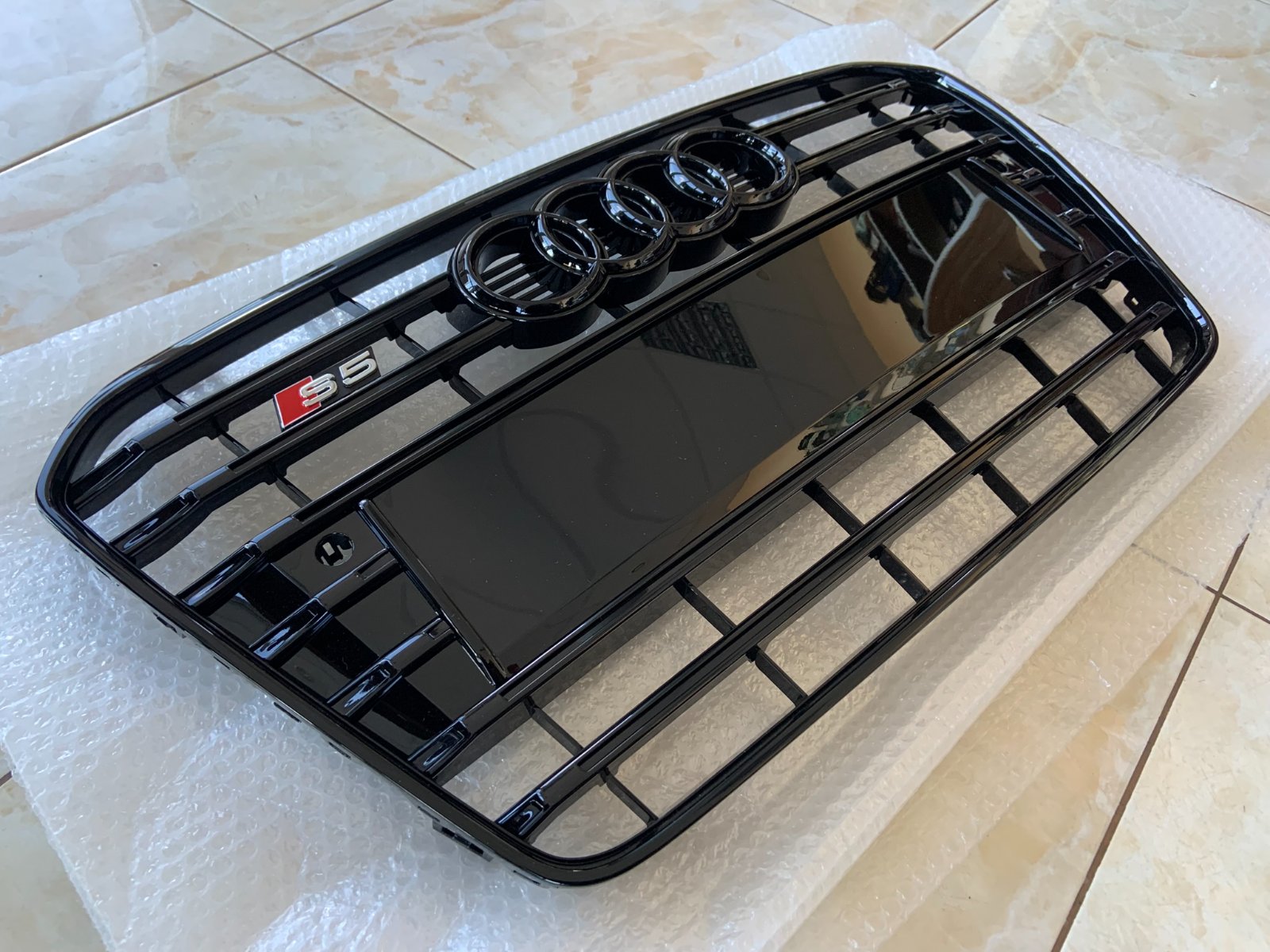 Audi A5 S5 B8.5 Centrinės grotelės