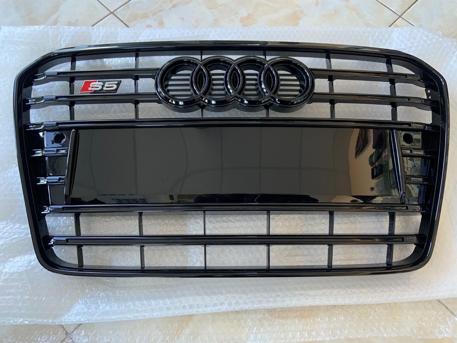 Audi A5 S5 B8.5 Centrinės grotelės