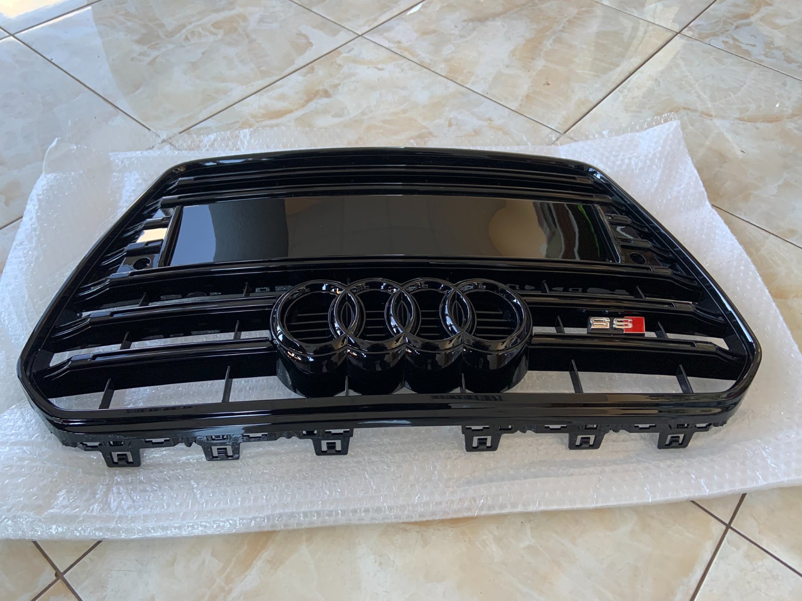 Audi A5 S5 B8.5 Centrinės grotelės
