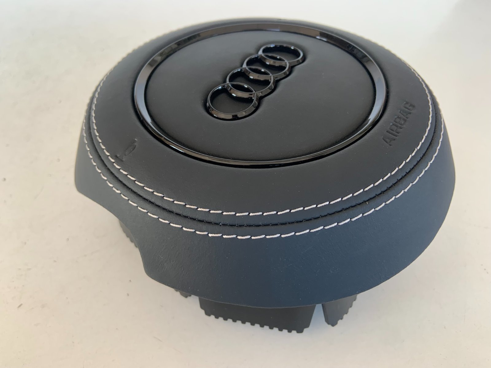 Audi A5 vairo oro pagalvės dangtelis