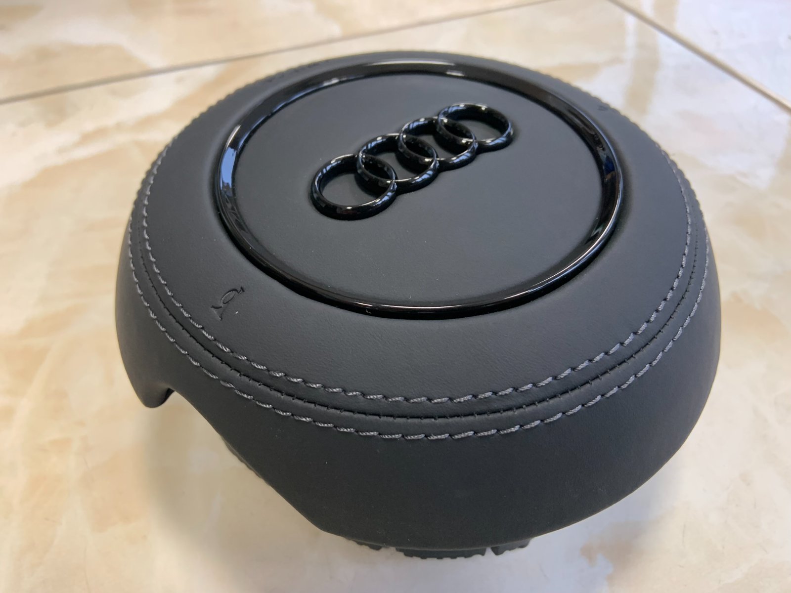 Audi A5 vairo oro pagalvės dangtelis