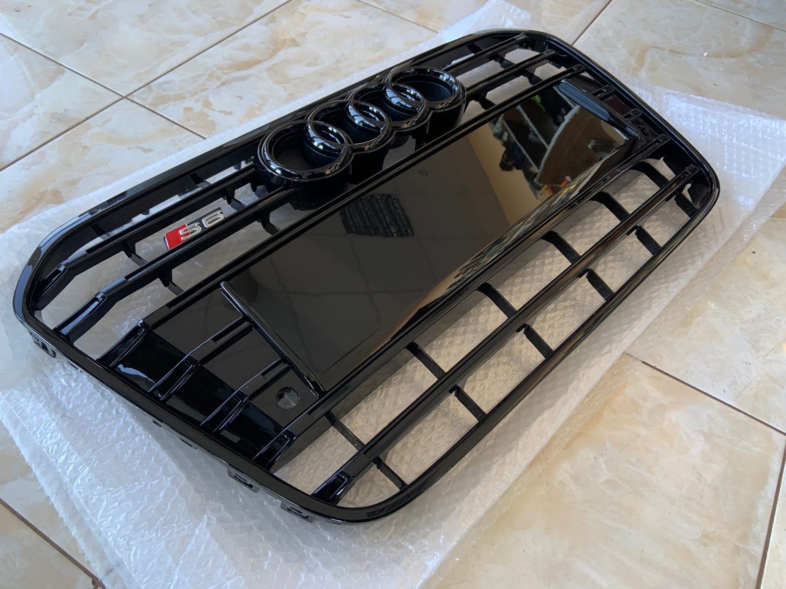 Audi A6 S6 C7 Centrinės grotelės