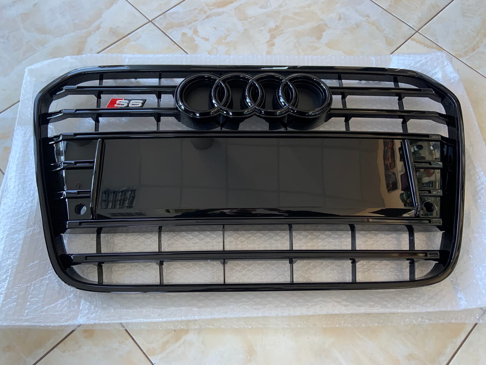 Audi A6 S6 C7 Centrinės grotelės
