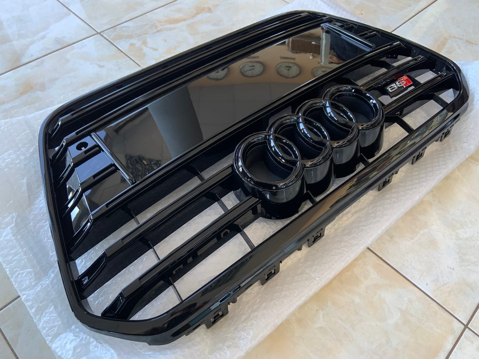 Audi A6 S6 C7 Centrinės grotelės